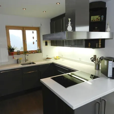 Panorama- Appartement-fewo- Dusche Oder Bad- Wc 7-bettwohnung By Interhome